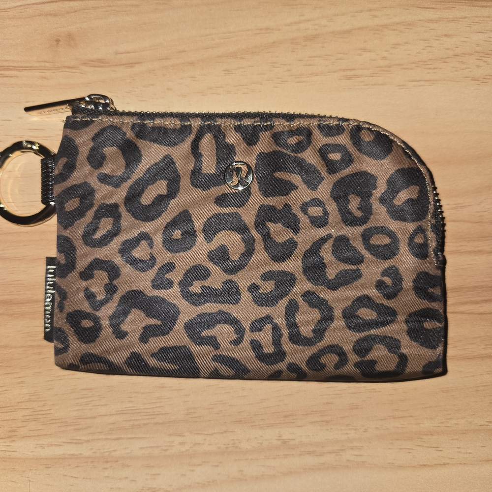 Lululemon Clippable Card Pouch
Leopardo Mini Desert Khaki Multi - Picture 2 of 4